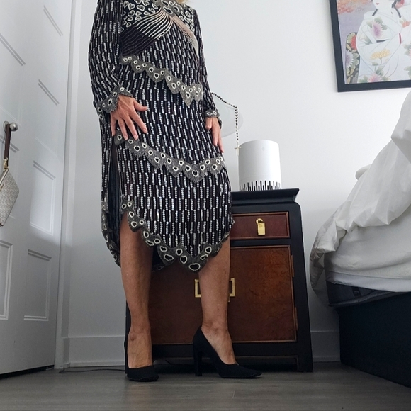 Dress with sequins and pearls - Picture 3 of 13